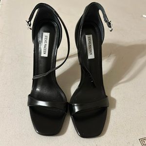 Steve Madden “Kassandra” sandal